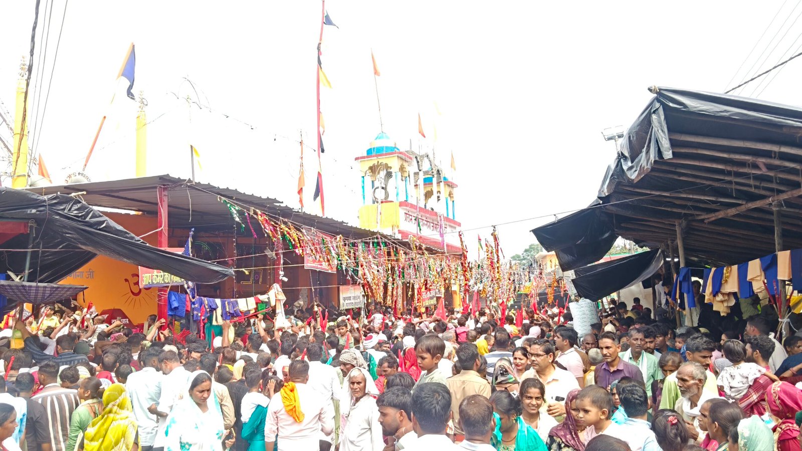 श्री जाहरवीर मंदिर परिसर में उमड़ा भक्तों का जनसैलाब, तेज धूप में भी आस्था रही अटूट