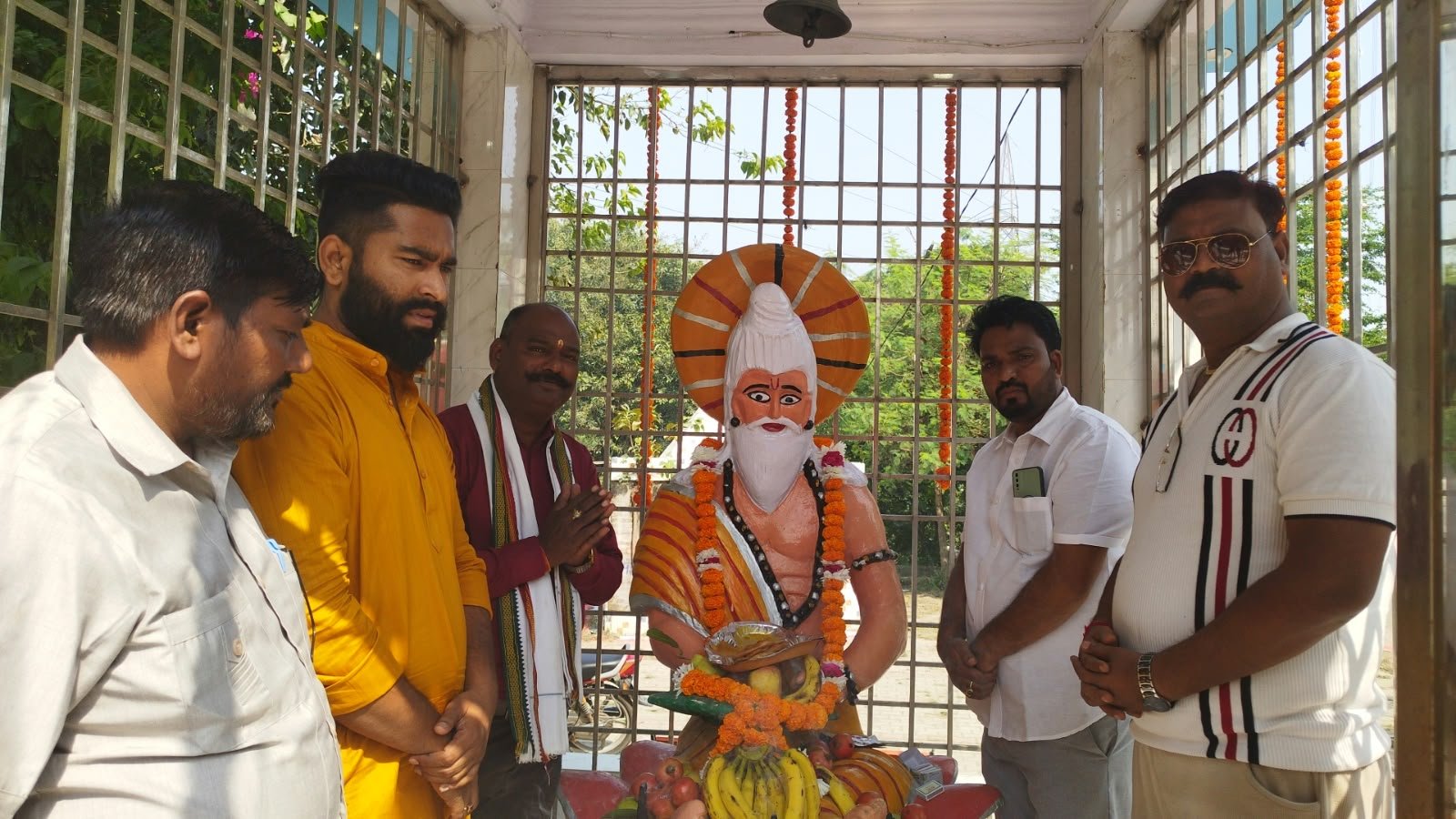 महर्षि वाल्मीकि प्रकटोत्सव पर निकली भव्य शोभायात्रा, मंदिरों में हुए