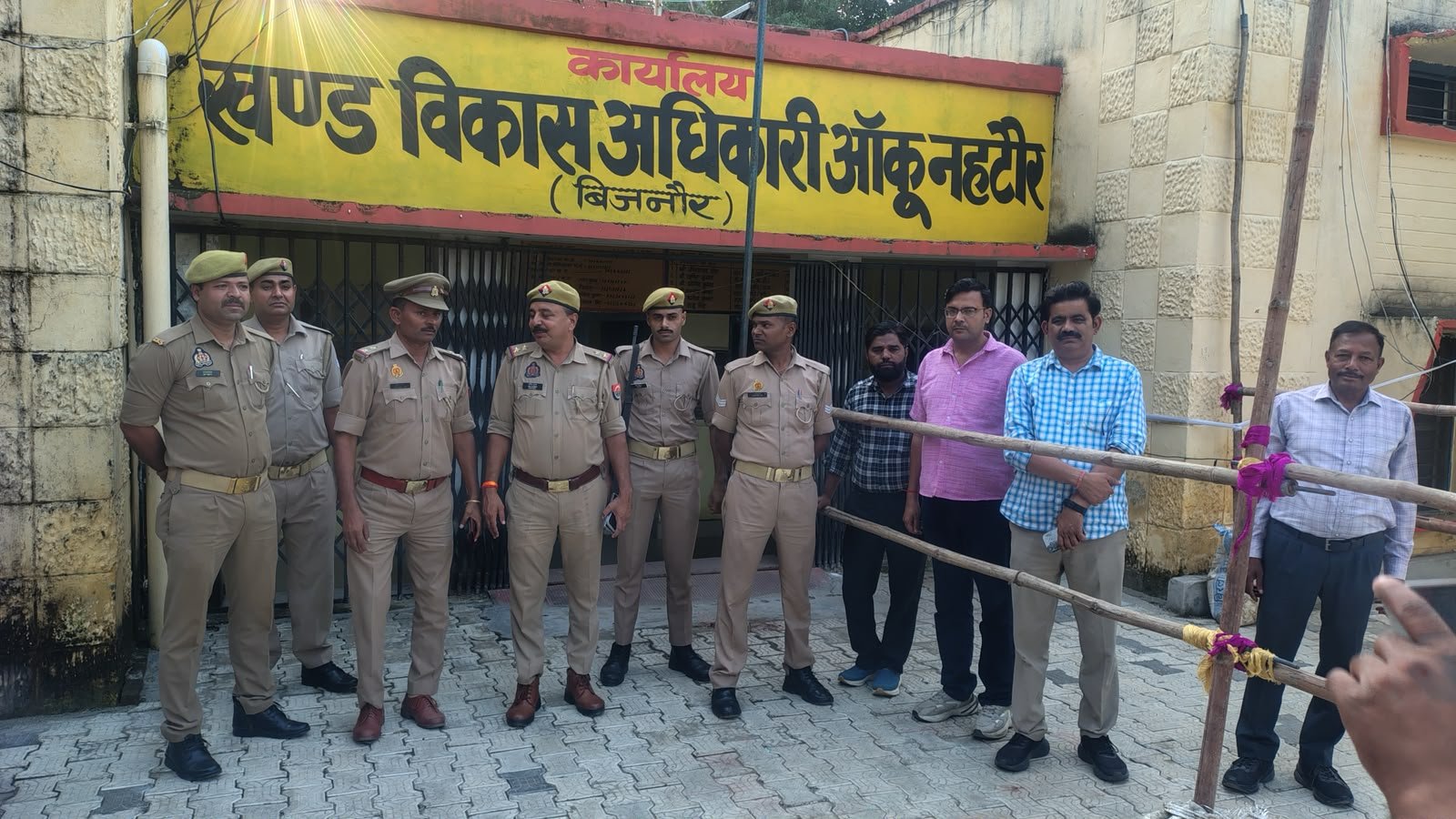 एमएलसी चुनाव को लेकर तैयारियां तेज, ब्लॉक परिसर में बनाए गए बूथ