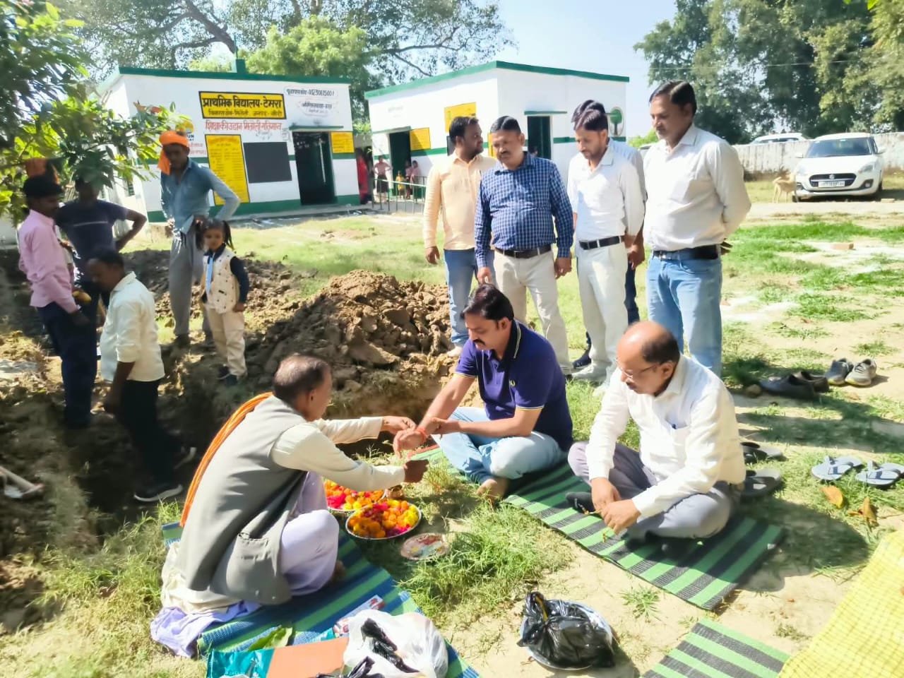 टेमरा प्राथमिक विद्यालय में अतिरिक्त कक्ष निर्माण के लिए कस्ता विधायक सौरभ सिंह सोनू ने किया भूमि पूजन